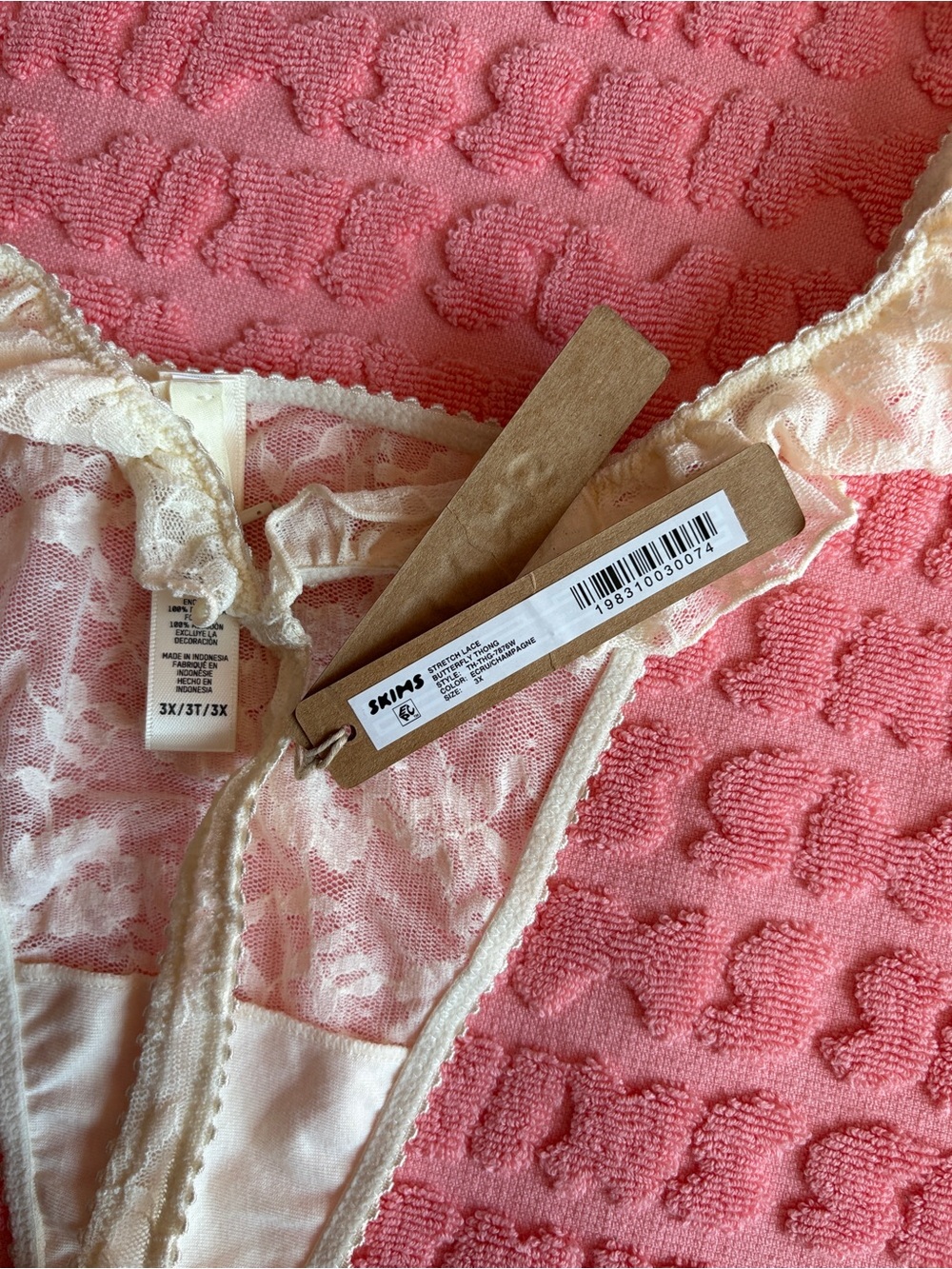 🦋 SKIMS Stretch Lace Butterfly Thong | Ecru / Champagne | 3X | NWT 🏷️ - Picture 4 of 5
